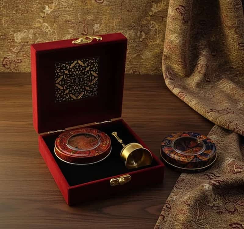 ظروف بسته‌بندی زعفران اصفهان با متریال باکیفیت و قالب‌های متنوع